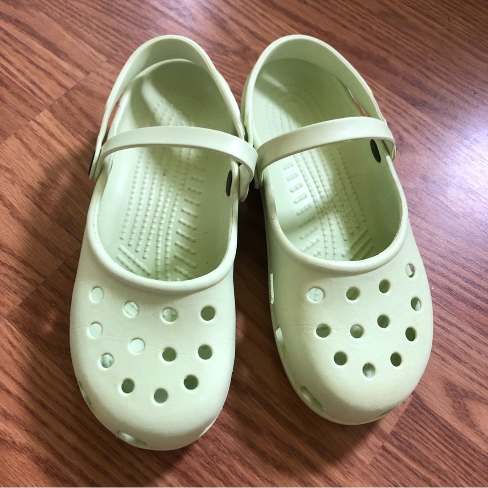 Mary Jane Crocs size 7 women’s celery color (light green)